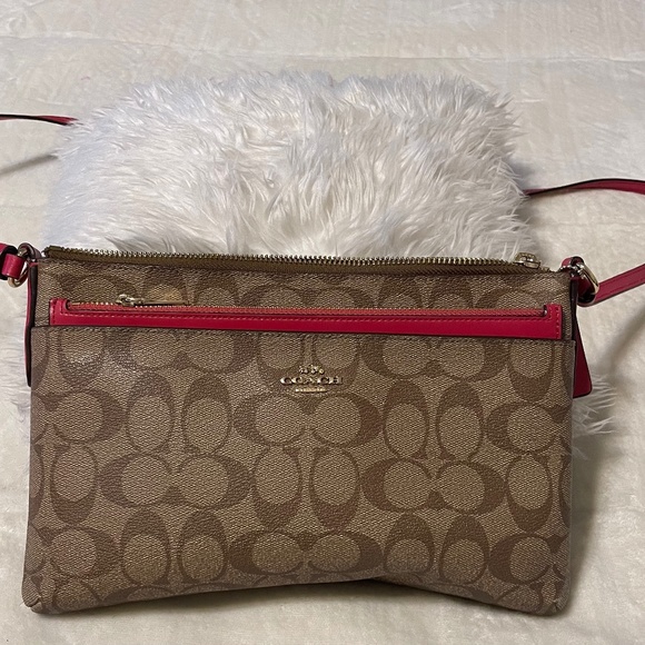 Coach Handbags - Coach wristlet